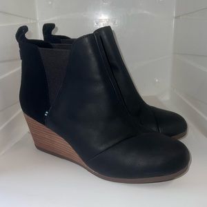 Toms Kelsey Wedge Booties